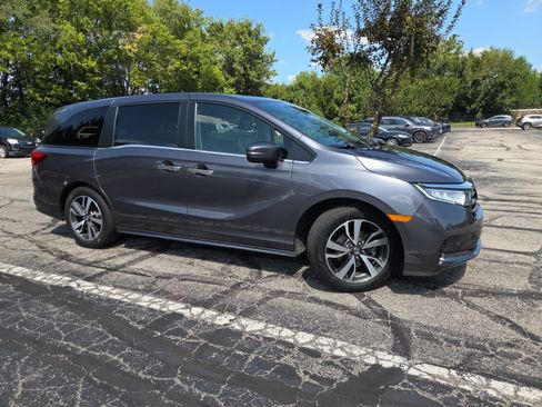Used 2021 Honda Odyssey Touring image 2