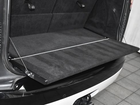 Used 2023 Land Rover Discovery S R-Dynamic image 86