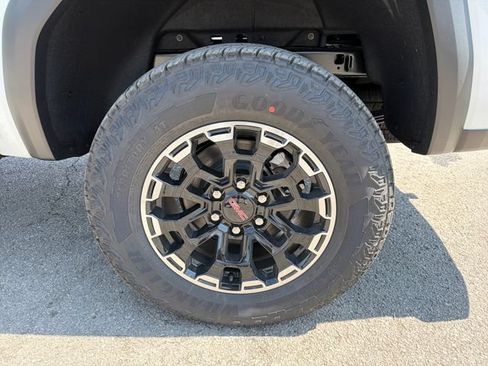 New 2026 GMC Canyon AT4 AWD/4WD image 26
