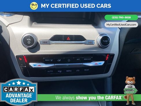 Used 2023 Ford Explorer XLT AWD/4WD image 31