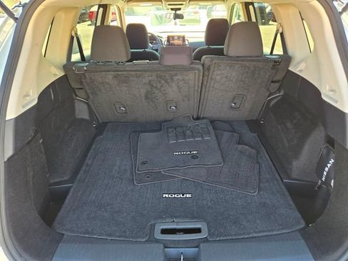Used 2024 Nissan Rogue S FWD image 18