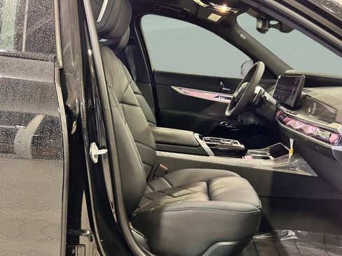 Used 2026 BMW 750e xDrive w/ Executive Package image 22