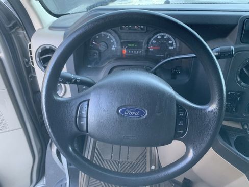 Used 2009 Ford E-350 and Econoline 350 Extended Wagon Super Duty image 15