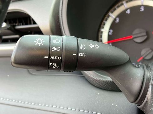 Used 2021 Toyota Highlander LE image 22