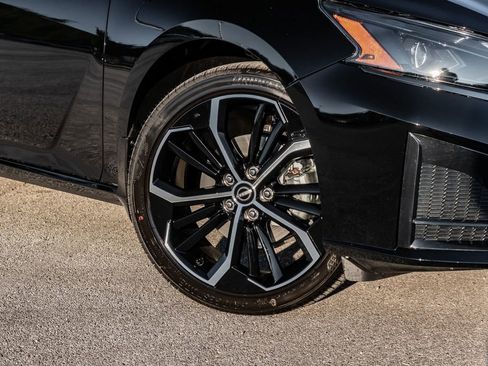 New 2025 Nissan Altima 2.5 SR w/ SR Premium Package image 3