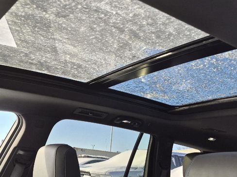 Certified 2025 Cadillac XT6 Premium Luxury image 7