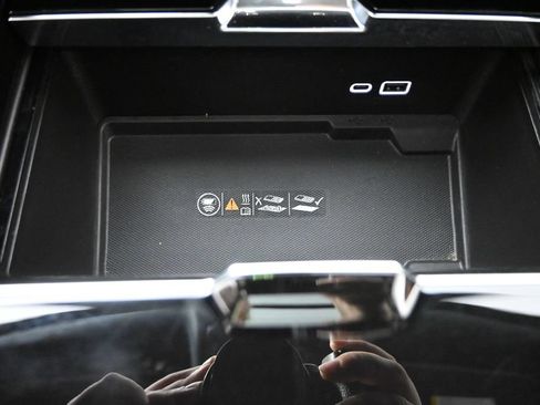Used 2025 GMC Yukon Denali w/ Sun & Power Step Package AWD/4WD image 33