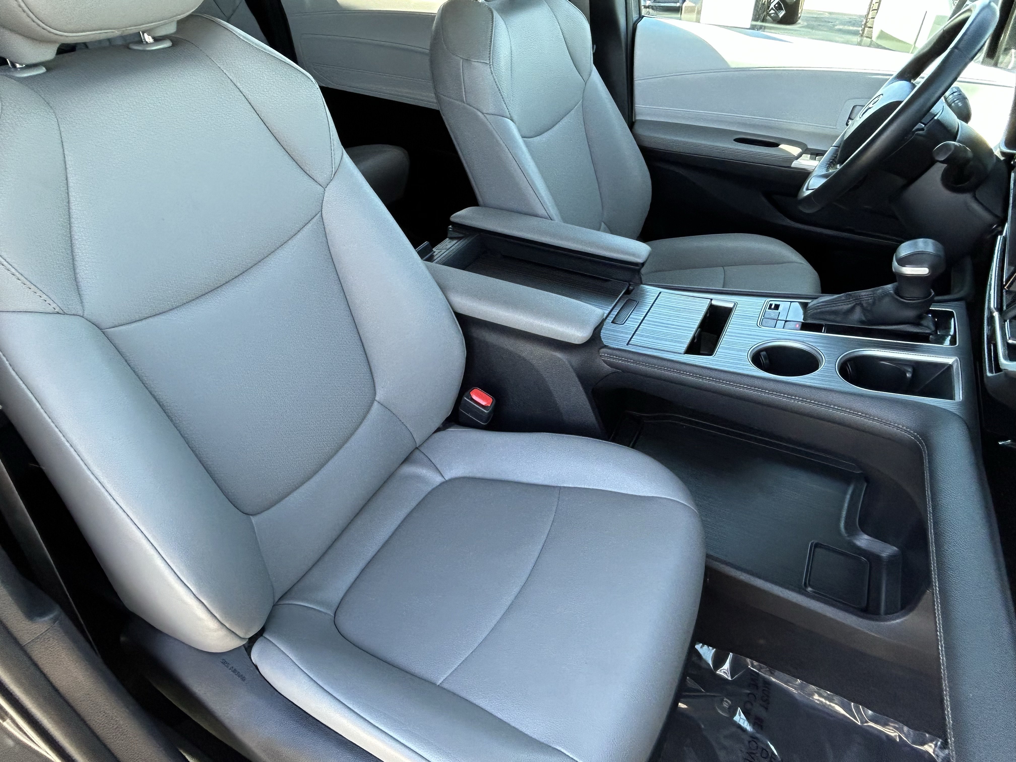 Certified 2025 Toyota Sienna XLE FWD image 11