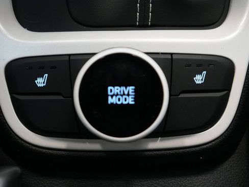 New 2025 Hyundai Venue Limited image 35