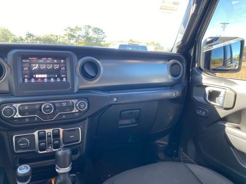 Used 2023 Jeep Gladiator Willys image 25