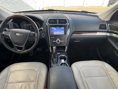 Used 2017 Ford Explorer Platinum image 11