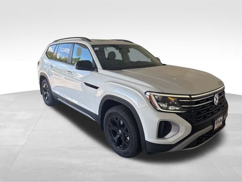 New 2026 Volkswagen Atlas Peak Edition image 7