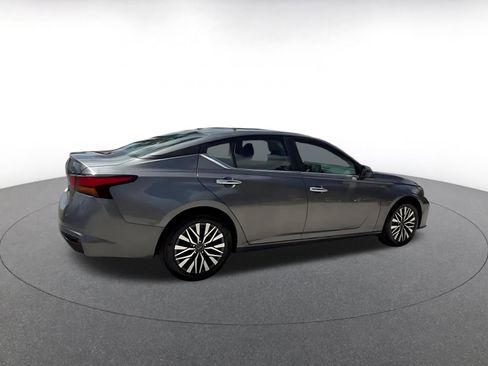 Used 2025 Nissan Altima 2.5 SV image 23