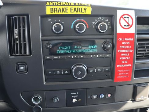 Used 2018 Chevrolet Express 2500 image 22