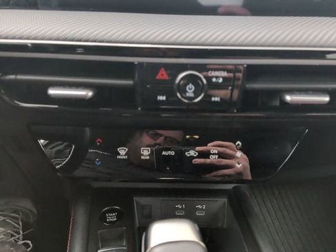 Used 2025 Nissan Kicks SR image 22