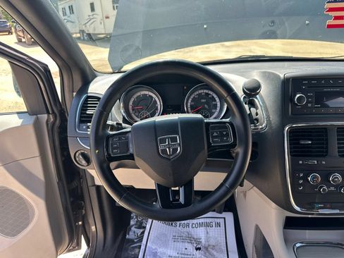 Used 2014 Dodge Grand Caravan SXT FWD image 18