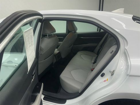 Used 2019 Toyota Camry SE image 20