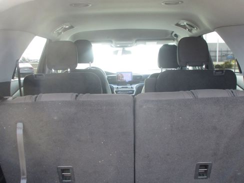 Used 2022 Ford Explorer XLT image 18