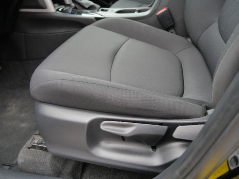 Certified 2025 Toyota Corolla Cross LE image 21