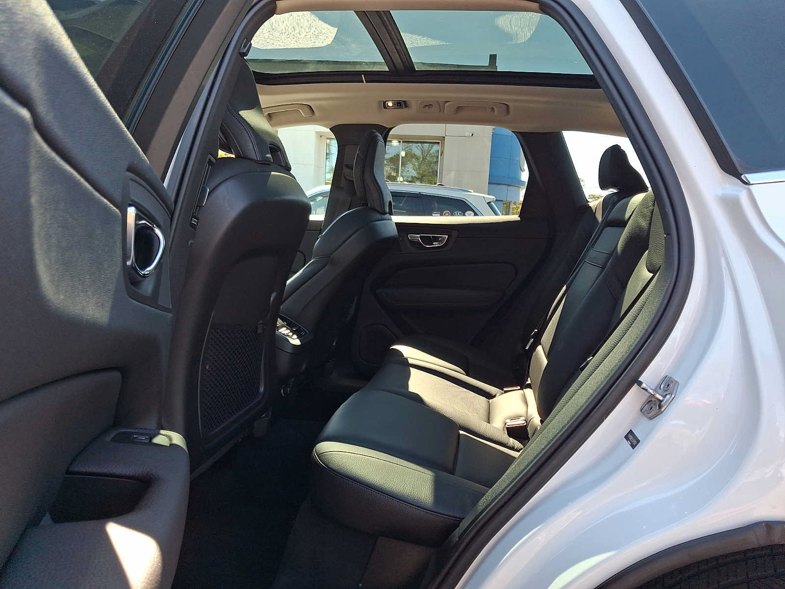 Used 2020 Volvo XC60 T5 Inscription w/ Protection Package Premier AWD/4WD image 10