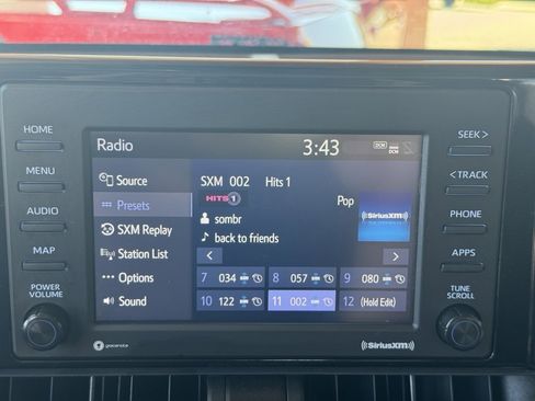 Used 2021 Toyota RAV4 LE image 27