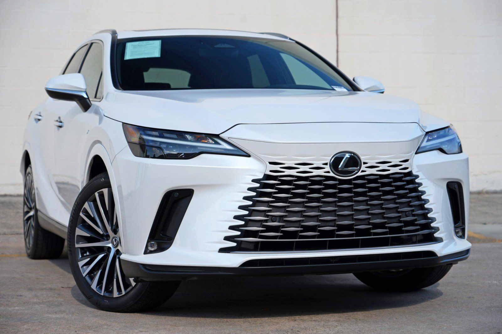Used 2023 Lexus RX 350 Premium Plus w/ Cold Area Package FWD image 4
