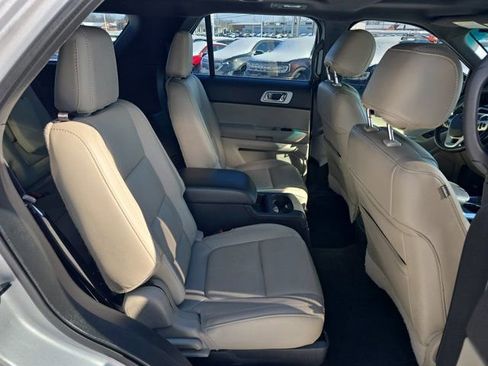 Used 2014 Ford Explorer XLT w/ Equipment Group 202A AWD/4WD image 18