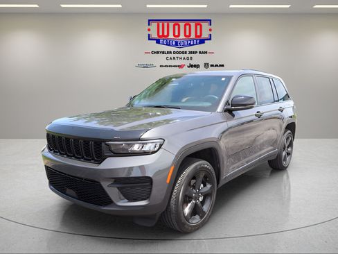 Used 2024 Jeep Grand Cherokee Altitude AWD/4WD image 12
