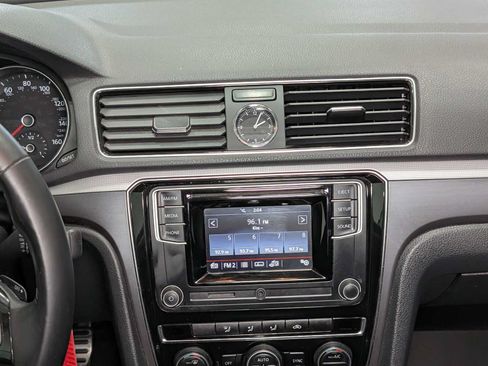 Used 2016 Volkswagen Passat 1.8T R-Line FWD image 18