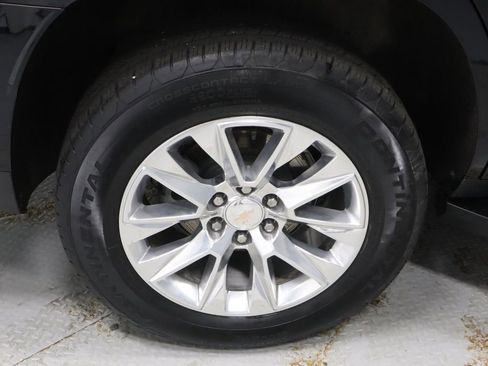 Used 2023 Chevrolet Tahoe Premier AWD/4WD image 16