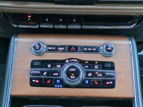 Used 2020 Lincoln Aviator Reserve w/ Equipment Group 201A AWD/4WD image 18