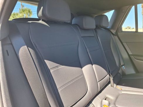 Used 2025 Mercedes-Benz GLC 300 image 28