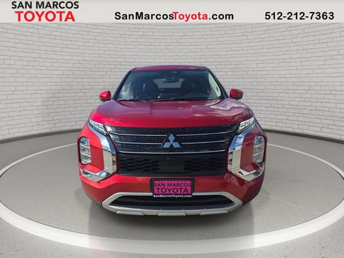Used 2024 Mitsubishi Outlander SE FWD image 2