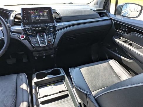 Used 2023 Honda Odyssey Elite image 18