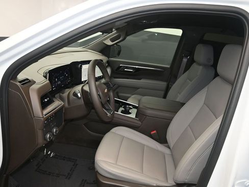 Used 2026 Chevrolet Tahoe LT RWD image 10