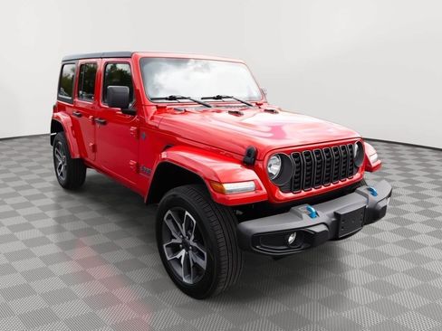 Used 2024 Jeep Wrangler Unlimited AWD/4WD image 3