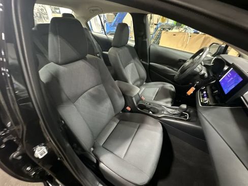 Used 2025 Toyota Corolla LE FWD image 32