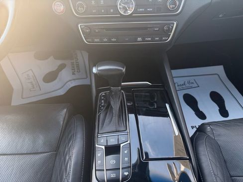 Used 2017 Kia Cadenza Limited image 11
