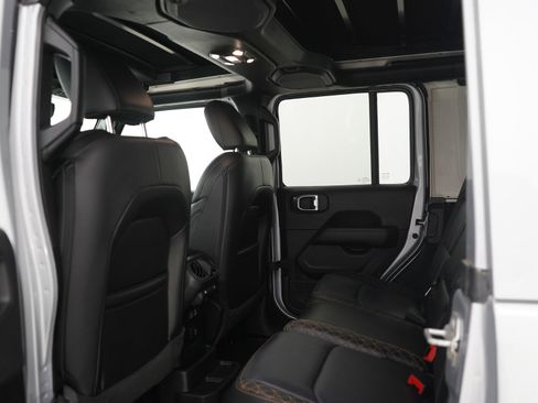 Used 2023 Jeep Wrangler Unlimited Sahara AWD/4WD image 17