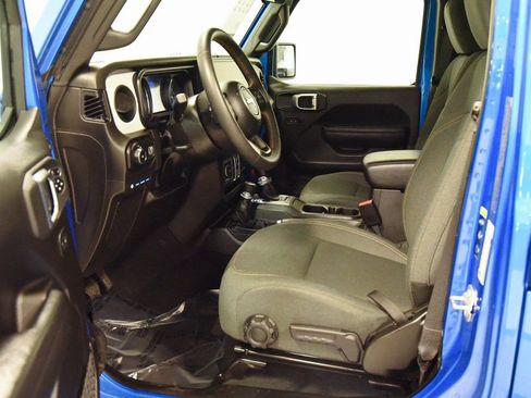 Used 2024 Jeep Wrangler Unlimited w/ Technology Group AWD/4WD image 13