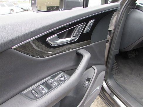 Used 2018 Audi Q7 3.0T Premium Plus w/ Premium Plus Package image 7