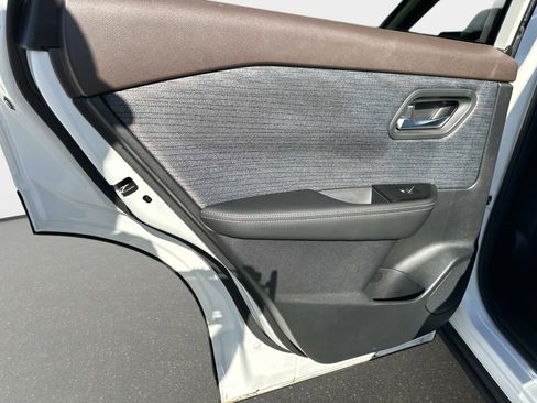 Used 2023 Nissan Rogue SV image 13