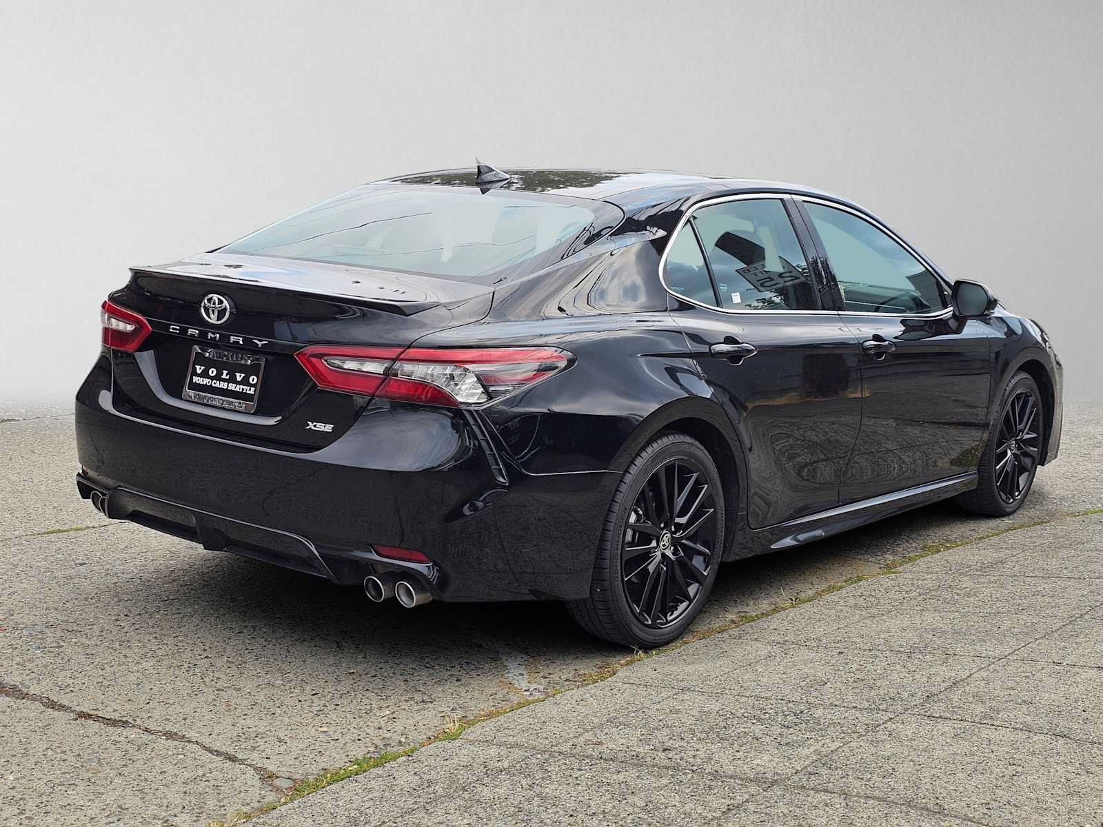 Used 2024 Toyota Camry XSE FWD image 3