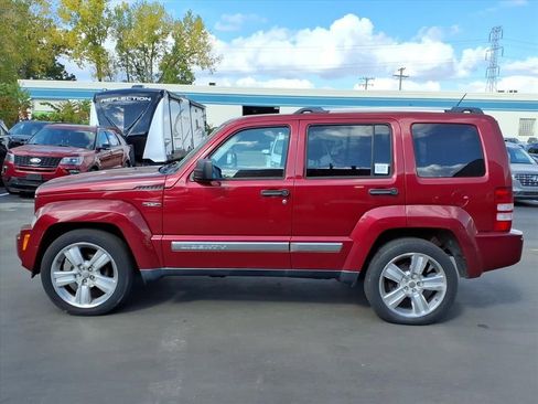 Used 2012 Jeep Liberty Limited Jet image 2