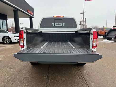 Used 2016 Nissan Frontier SL image 8