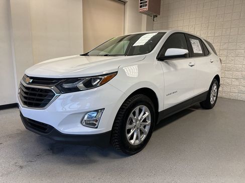 Used 2019 Chevrolet Equinox LT AWD/4WD image 2