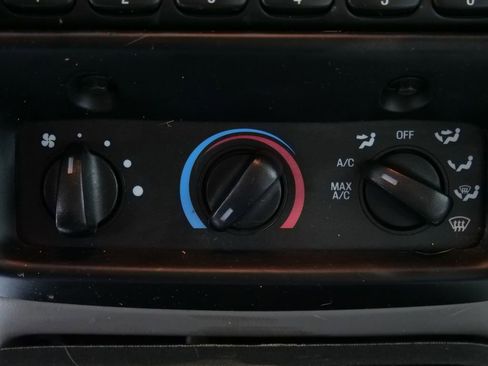 Used 1999 Ford Explorer XLT image 7