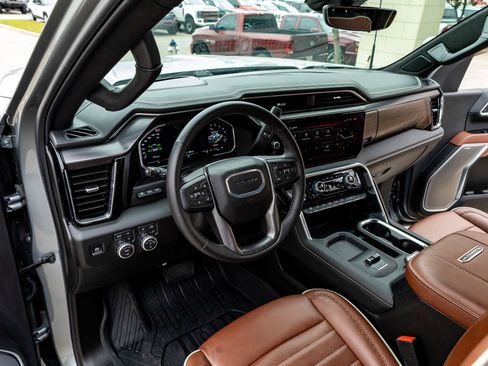 Used 2026 GMC Sierra 2500 Denali Ultimate image 17