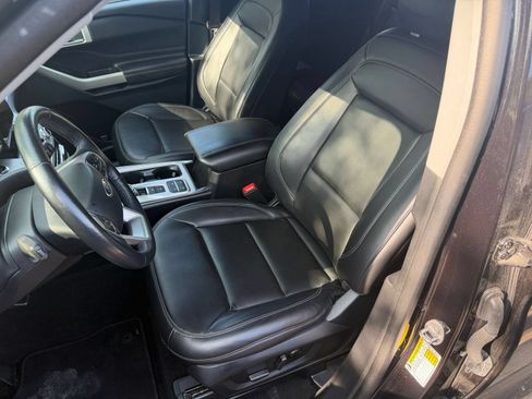 Used 2024 Ford Explorer XLT w/ Equipment Group 202A RWD image 37