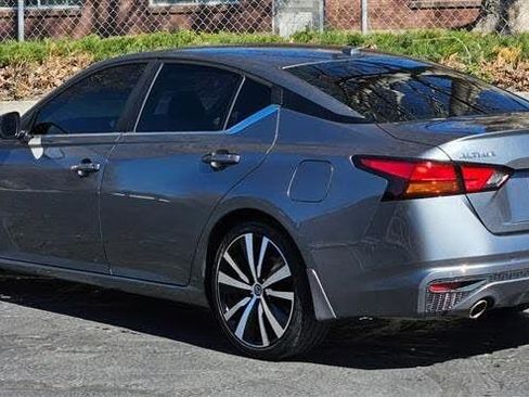 Used 2020 Nissan Altima 2.5 SR w/ Premium Package FWD image 3